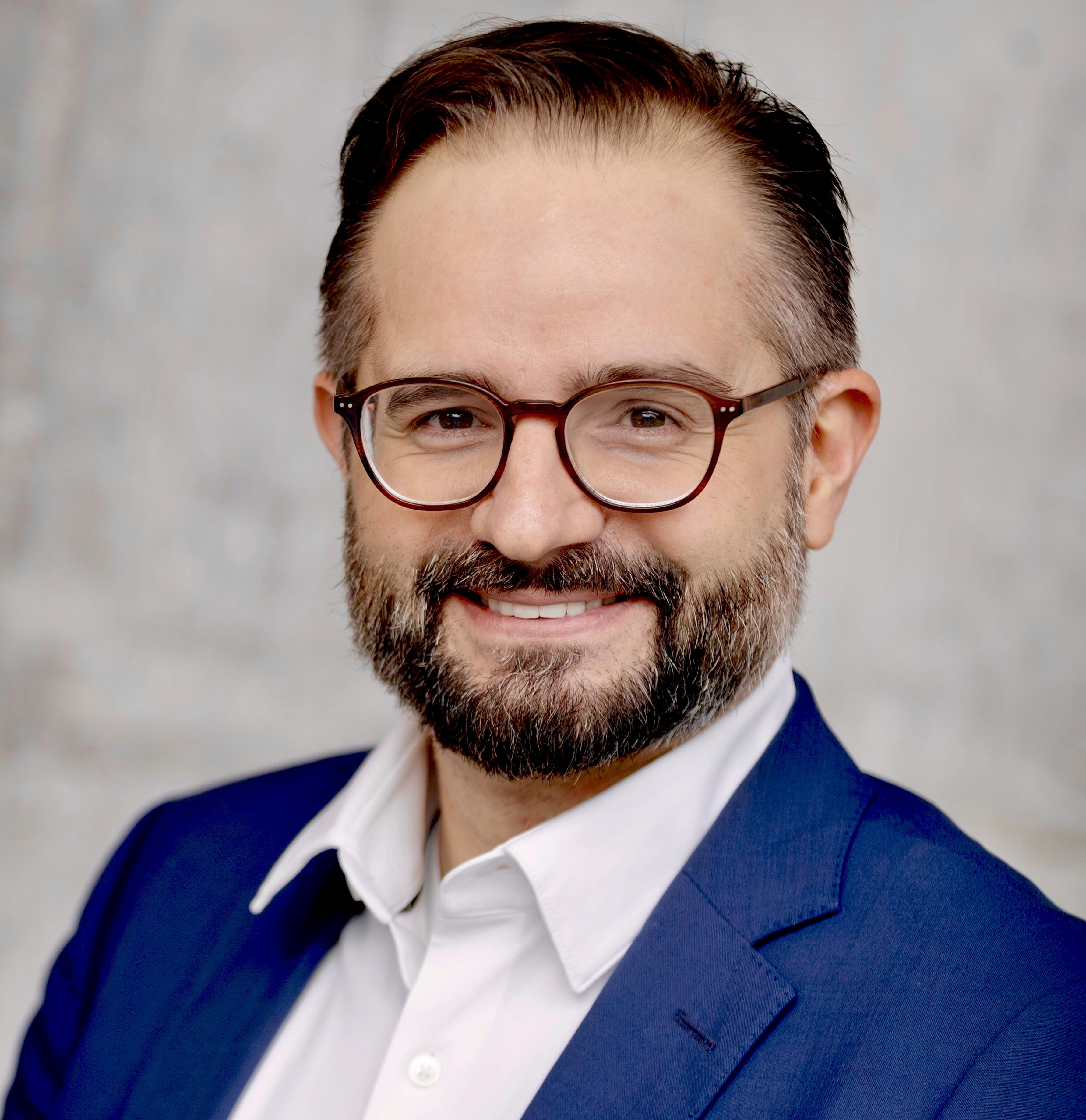 Dr. Roland Kádár